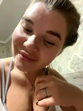 Snapshot of ella_zzz chatting on November 15, 2025, 9:54 pm ella zzz online show from November 15, 2025, 9:54 pm