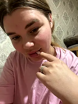 Snapshot of ella_zzz chatting on November 17, 2025, 11:43 pm ella zzz online show from November 17, 2025, 11:43 pm