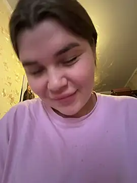Snapshot of ella_zzz chatting on April 10, 2026, 4:01 pm ella zzz online show from April 10, 2026, 4:01 pm