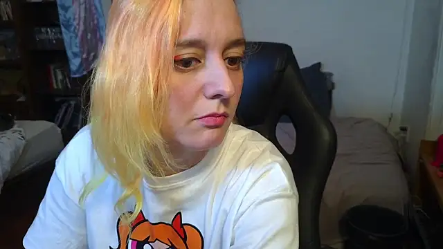 Snapshot of Evelan420 chatting on October 27, 2025, 8:46 pm Evelan420 online show from October 27, 2025, 8:46 pm