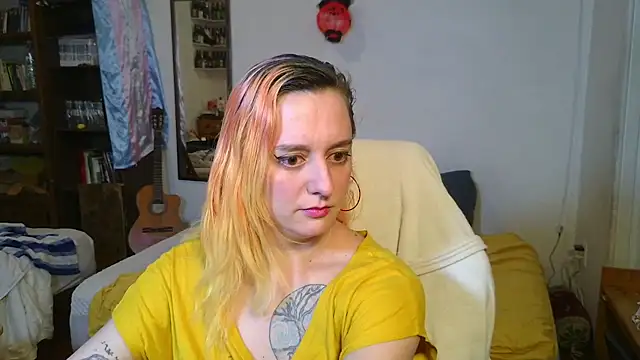 Snapshot of Evelan420 chatting on November 5, 2025, 7:25 pm Evelan420 online show from November 5, 2025, 7:25 pm