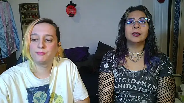 Snapshot of Evelan420 chatting on November 10, 2025, 8:41 pm Evelan420 online show from November 10, 2025, 8:41 pm