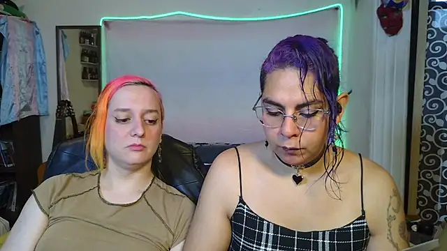 Snapshot of Evelan420 chatting on December 18, 2025, 6:25 pm Evelan420 online show from December 18, 2025, 6:25 pm