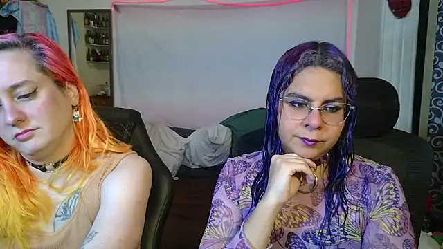 Snapshot of Evelan420 chatting on January 12, 2026, 8:03 pm Evelan420 online show from January 12, 2026, 8:03 pm