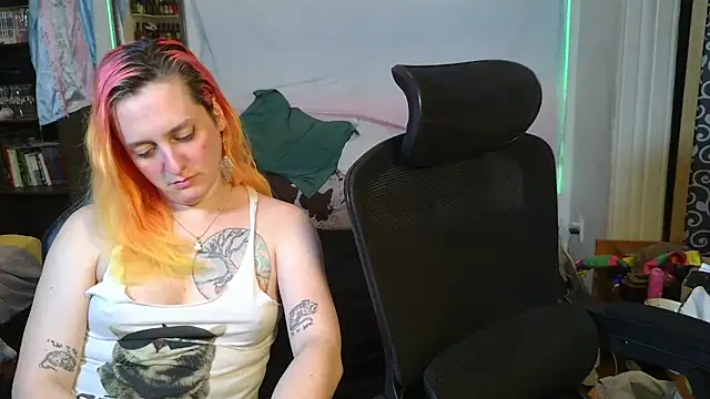 Snapshot of Evelan420 chatting on February 9, 2026, 8:57 pm Evelan420 online show from February 9, 2026, 8:57 pm