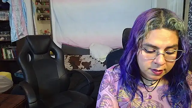 Snapshot of Evelan420 chatting on February 10, 2026, 7:51 pm Evelan420 online show from February 10, 2026, 7:51 pm