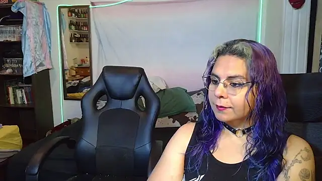 Snapshot of Evelan420 chatting on February 17, 2026, 7:42 pm Evelan420 online show from February 17, 2026, 7:42 pm