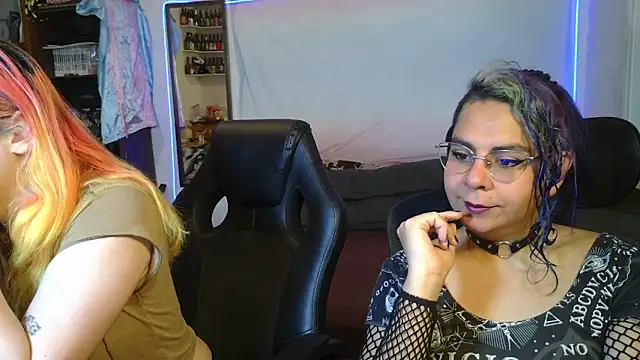 Snapshot of Evelan420 chatting on February 20, 2026, 6:52 pm Evelan420 online show from February 20, 2026, 6:52 pm