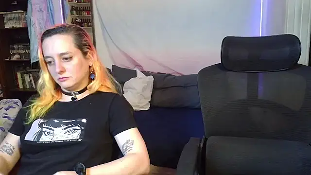 Snapshot of Evelan420 chatting on February 28, 2026, 8:21 pm Evelan420 online show from February 28, 2026, 8:21 pm