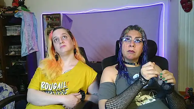 Snapshot of Evelan420 chatting on March 2, 2026, 7:32 pm Evelan420 online show from March 2, 2026, 7:32 pm