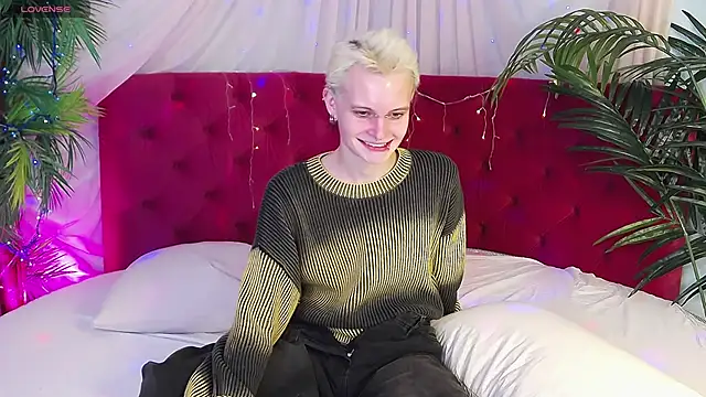 Snapshot of DemianEnglen chatting on February 1, 2025, 11:37 pm DemianEnglen online show from February 1, 2025, 11:37 pm