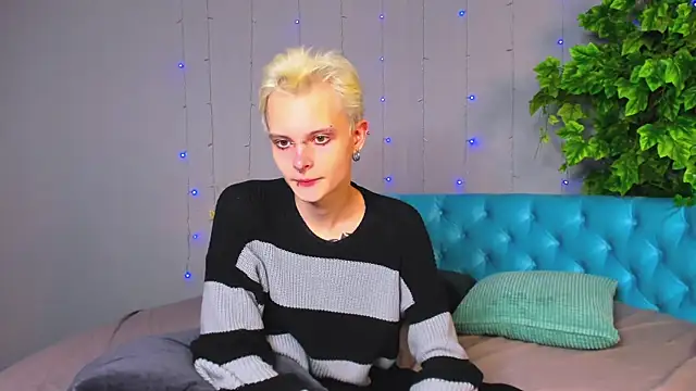 Snapshot of DemianEnglen chatting on February 2, 2025, 8:41 pm DemianEnglen online show from February 2, 2025, 8:41 pm