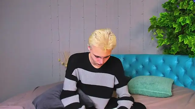 Snapshot of DemianEnglen chatting on February 3, 2025, 2:47 am DemianEnglen online show from February 3, 2025, 2:47 am