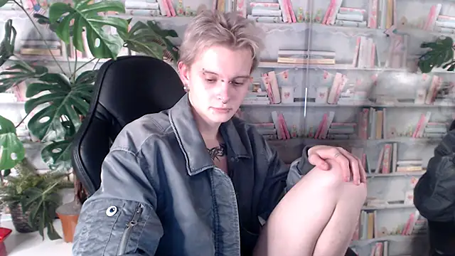 Snapshot of DemianEnglen chatting on March 15, 2025, 8:32 pm DemianEnglen online show from March 15, 2025, 8:32 pm