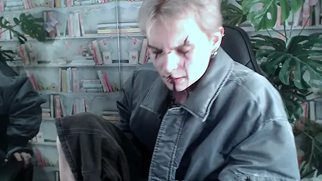 Snapshot of DemianEnglen chatting on March 19, 2025, 2:27 am DemianEnglen online show from March 19, 2025, 2:27 am