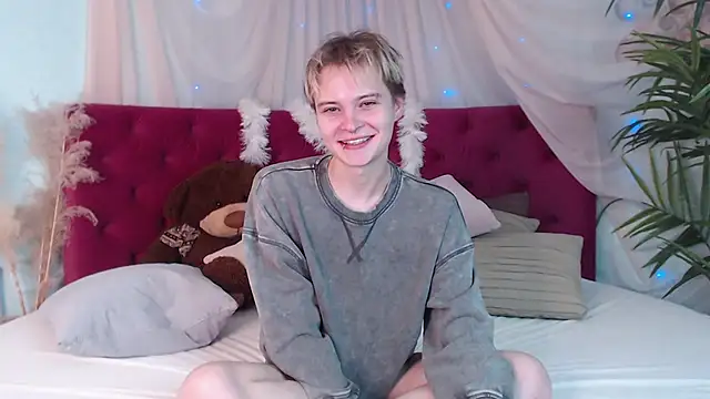 Snapshot of DemianEnglen chatting on October 8, 2025, 9:45 pm DemianEnglen online show from October 8, 2025, 9:45 pm