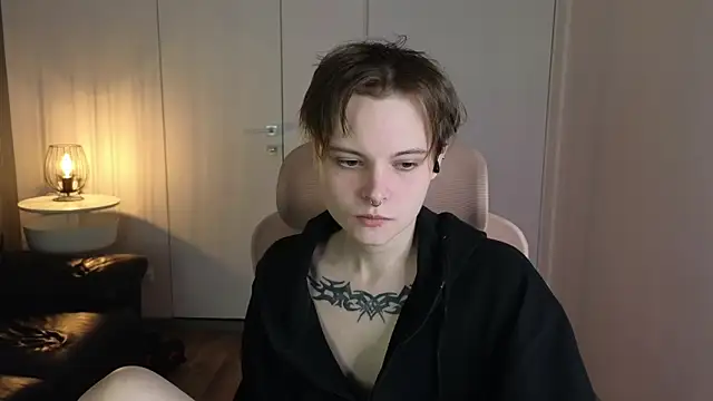 DemianEnglen online show from June 1, 2026, 10:11 pm