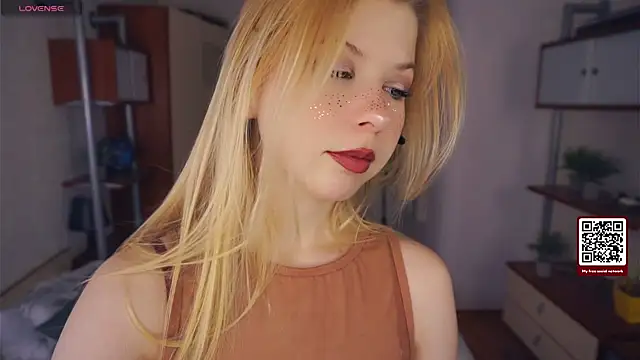 LynetHakes online show from September 27, 2025, 4:06 am