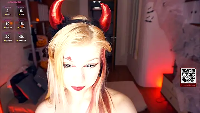 LynetHakes online show from October 31, 2025, 5:41 am