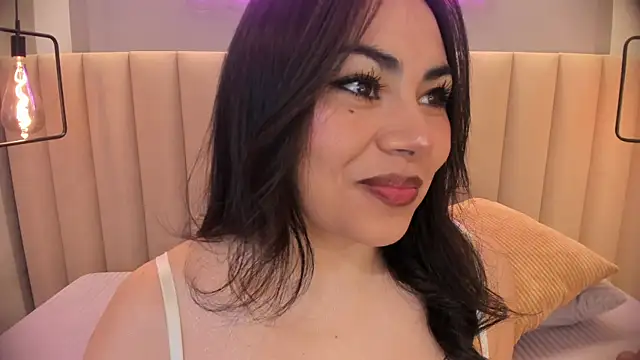 Snapshot of Naomymonroe_ chatting on May 22, 2026, 10:32 am Naomymonroe online show from May 22, 2026, 10:32 am
