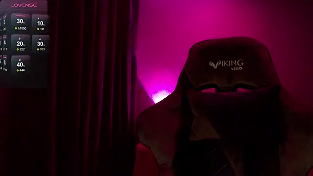 Snapshot of Ohmy_Nora_ chatting on February 19, 2025, 6:44 am Ohmy Nora online show from February 19, 2025, 6:44 am