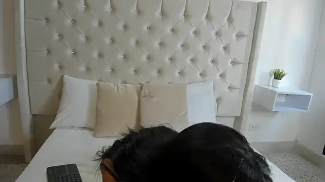 Snapshot of bella_bloomg chatting on March 9, 2025, 3:16 pm bella bloomg online show from March 9, 2025, 3:16 pm