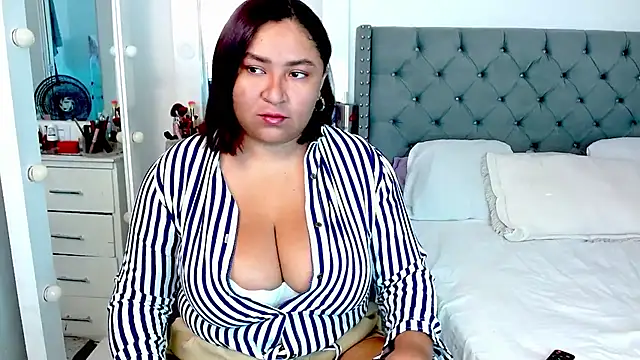 Snapshot of KarlaWild chatting on January 24, 2025, 11:48 am KarlaWild online show from January 24, 2025, 11:48 am
