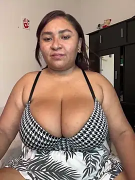 Snapshot of KarlaWild chatting on January 27, 2025, 11:33 pm KarlaWild online show from January 27, 2025, 11:33 pm
