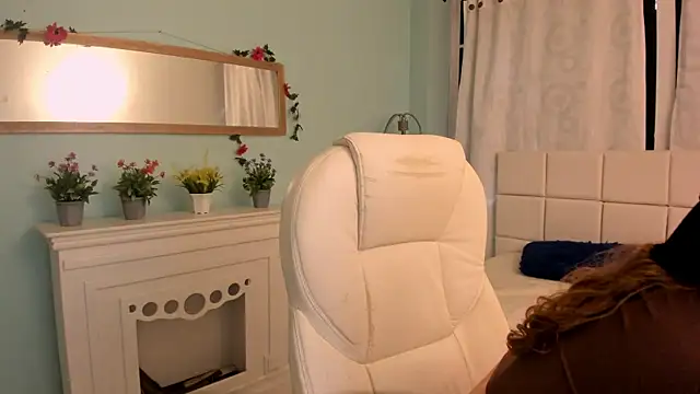 alaia greyy online show from February 10, 2025, 1:44 pm