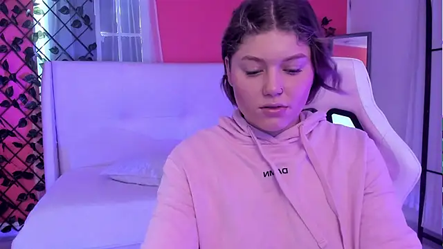 alaia greyy online show from March 27, 2026, 12:49 pm