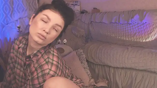 Snapshot of BritneyBarker chatting on March 11, 2025, 1:37 am BritneyBarker online show from March 11, 2025, 1:37 am