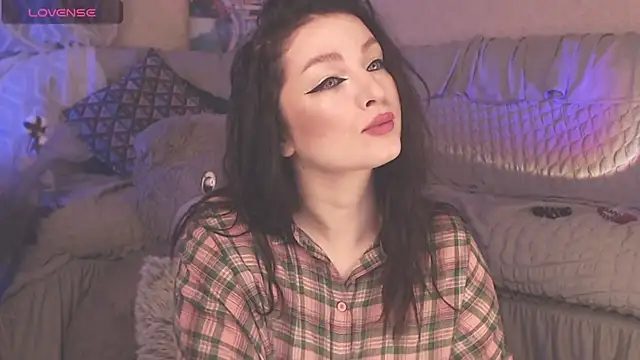 Snapshot of BritneyBarker chatting on March 12, 2025, 1:36 am BritneyBarker online show from March 12, 2025, 1:36 am