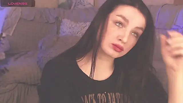 Snapshot of BritneyBarker chatting on March 19, 2025, 5:08 am BritneyBarker online show from March 19, 2025, 5:08 am