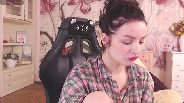 Snapshot of BritneyBarker chatting on September 14, 2025, 3:05 am BritneyBarker online show from September 14, 2025, 3:05 am