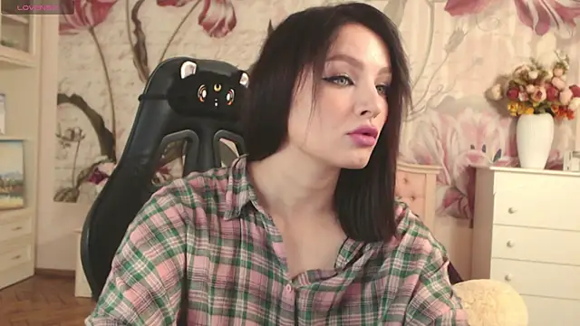 Snapshot of BritneyBarker chatting on September 14, 2025, 9:03 pm BritneyBarker online show from September 14, 2025, 9:03 pm