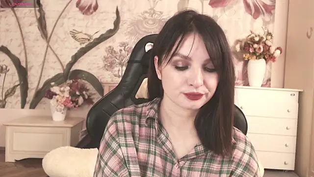 Snapshot of BritneyBarker chatting on November 6, 2025, 9:10 am BritneyBarker online show from November 6, 2025, 9:10 am