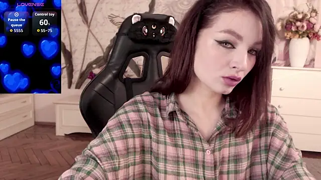 Snapshot of BritneyBarker chatting on November 12, 2025, 9:58 pm BritneyBarker online show from November 12, 2025, 9:58 pm