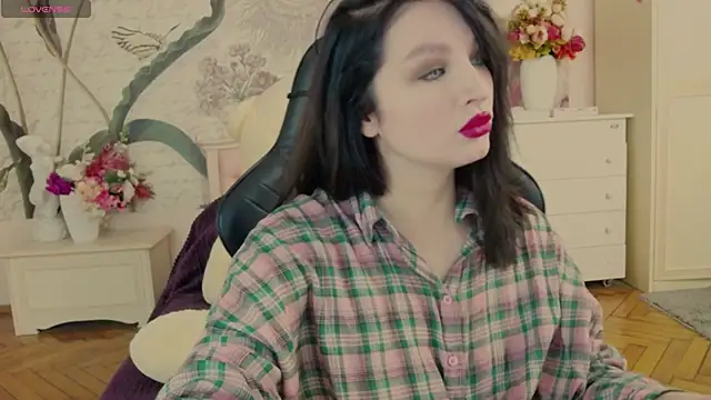 Snapshot of BritneyBarker chatting on February 18, 2026, 9:44 pm BritneyBarker online show from February 18, 2026, 9:44 pm