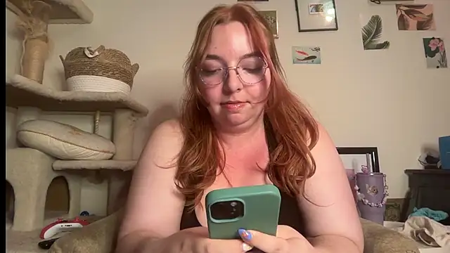 Snapshot of curvycate127 chatting on May 7, 2026, 7:03 am curvycate127 online show from May 7, 2026, 7:03 am