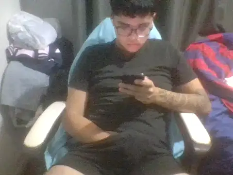 Snapshot of luciano18_ chatting on January 22, 2025, 12:16 am luciano18 online show from January 22, 2025, 12:16 am