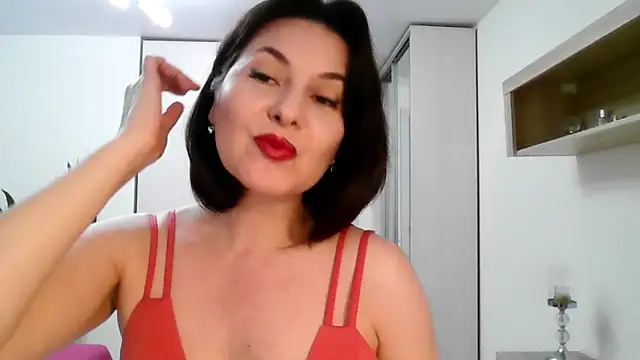 Victoria Glam online show from March 8, 2026, 5:50 pm