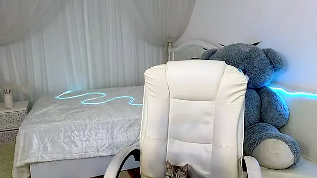 Donna Sun online show from March 9, 2025, 5:44 am