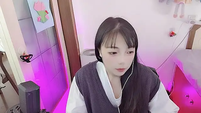 Snapshot of Song_99 chatting on March 31, 2026, 4:13 am Song 99 online show from March 31, 2026, 4:13 am