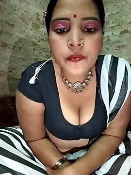 Snapshot of Simrandeshipp chatting on February 8, 2026, 3:48 pm Simrandeshipp online show from February 8, 2026, 3:48 pm