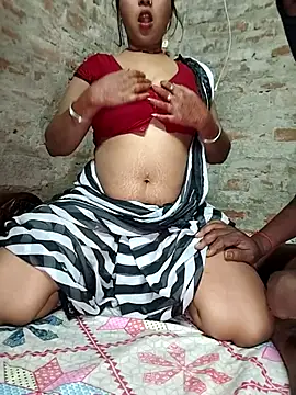 Snapshot of Simrandeshipp chatting on February 18, 2026, 4:36 pm Simrandeshipp online show from February 18, 2026, 4:36 pm