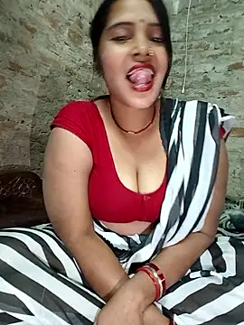 Snapshot of Simrandeshipp chatting on February 26, 2026, 4:28 pm Simrandeshipp online show from February 26, 2026, 4:28 pm