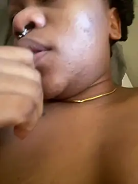 Boneca25 online show from February 2, 2026, 8:13 am