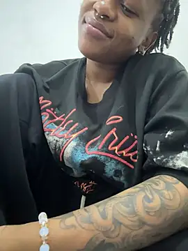 Boneca25 online show from February 28, 2026, 3:13 pm