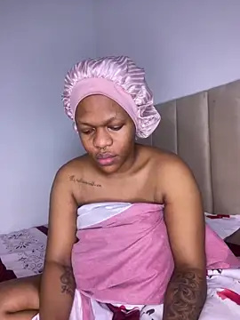 Snapshot of Boneca25 chatting on March 9, 2026, 10:52 am Boneca25 online show from March 9, 2026, 10:52 am