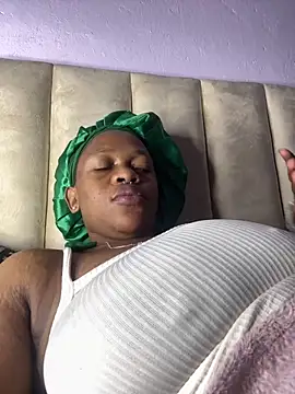 Snapshot of Boneca25 chatting on March 16, 2026, 10:58 pm Boneca25 online show from March 16, 2026, 10:58 pm